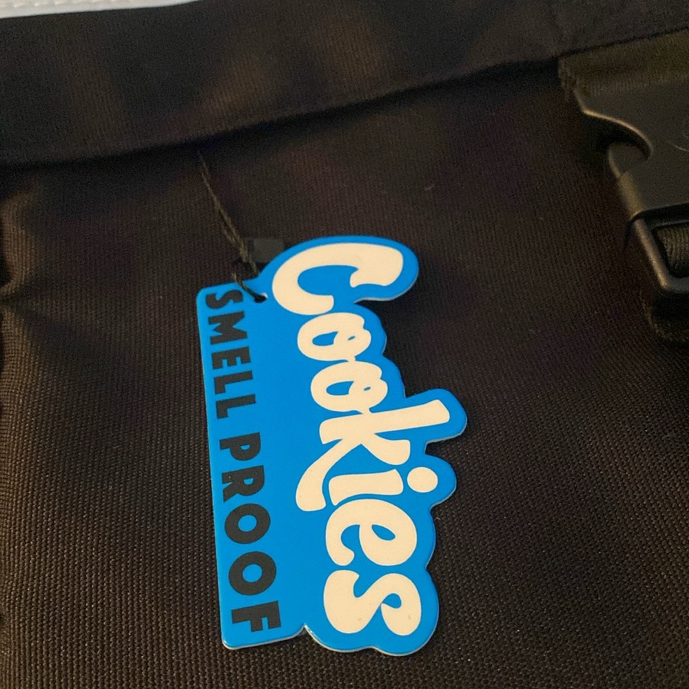 Cookies Smell Proof Messenger bag. - Picture 3 of 3